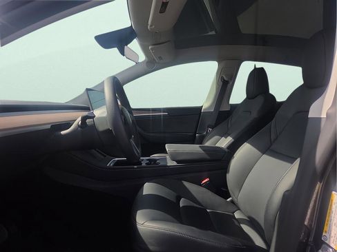 Used 2025 Tesla Model Y Long Range RWD image 16