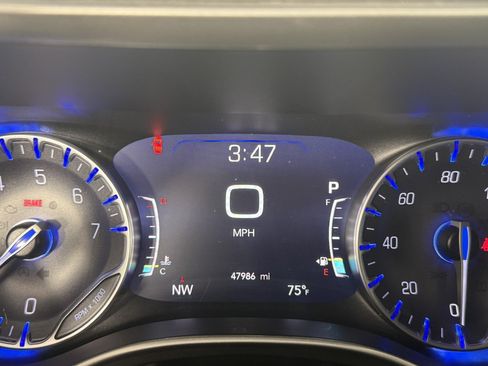 Used 2023 Chrysler Pacifica Touring-L FWD image 18