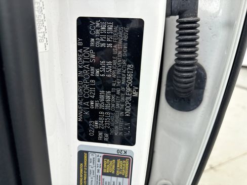 Used 2023 Kia Niro LX FWD image 13
