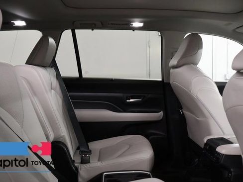Certified 2024 Toyota Grand Highlander AWD image 31