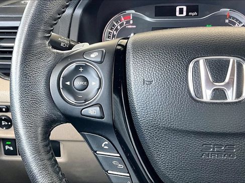 Used 2016 Honda Pilot Touring image 10