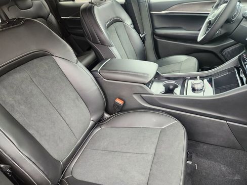 New 2026 Jeep Grand Cherokee Altitude AWD/4WD image 11