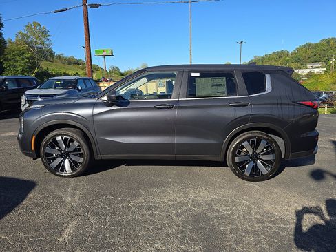 New 2025 Mitsubishi Outlander SE image 7