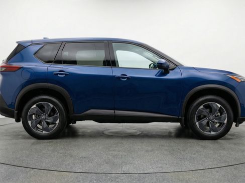 Used 2025 Nissan Rogue SV AWD/4WD image 11