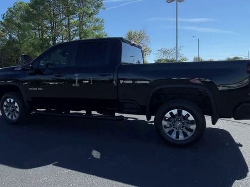 Used 2025 Chevrolet Silverado 2500 Custom w/ Custom Value Package image 6