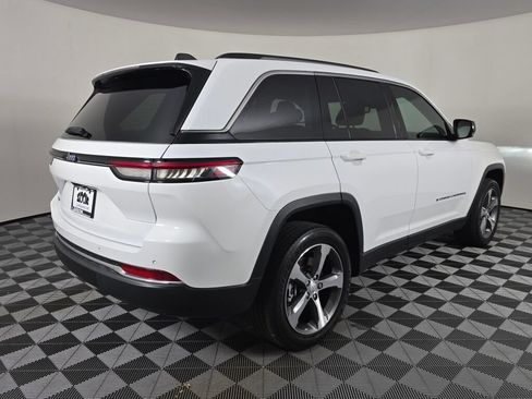 Used 2023 Jeep Grand Cherokee 4WD 4xe image 3