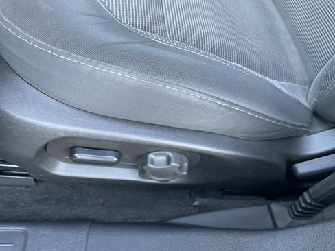 Used 2016 Ford Taurus SEL image 12