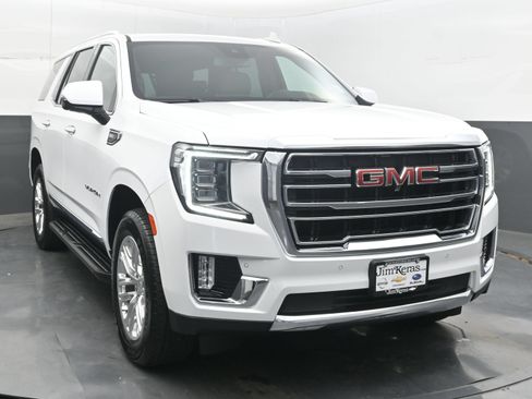 Used 2024 GMC Yukon SLT w/ SLT Luxury Package AWD/4WD image 3