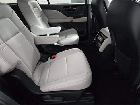 New 2026 Lincoln Aviator Premiere image 19