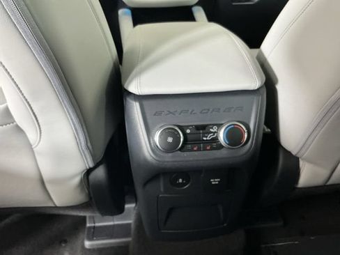 Used 2026 Ford Explorer Platinum w/ LUX Leather Package AWD/4WD image 29