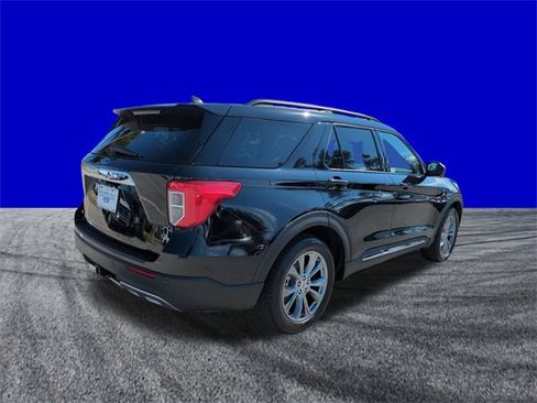 Certified 2022 Ford Explorer XLT w/ Equipment Group 202A image 4