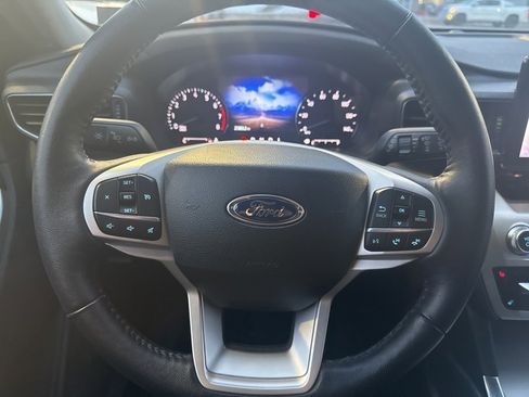Used 2022 Ford Explorer XLT w/ Equipment Group 202A image 12