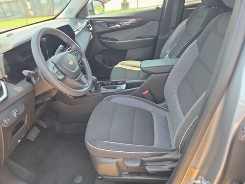 Used 2025 Chevrolet TrailBlazer LT AWD/4WD image 6