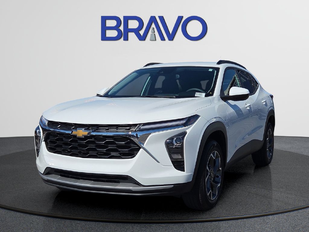 Used 2025 Chevrolet Trax LT FWD image 1