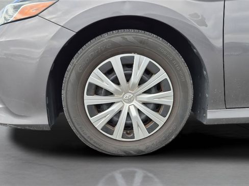 Used 2019 Toyota Camry FWD image 21