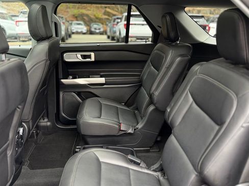 Used 2021 Ford Explorer Limited w/ Equipment Group 301A AWD/4WD image 6