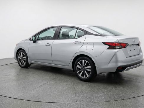 Used 2025 Nissan Versa SV image 6