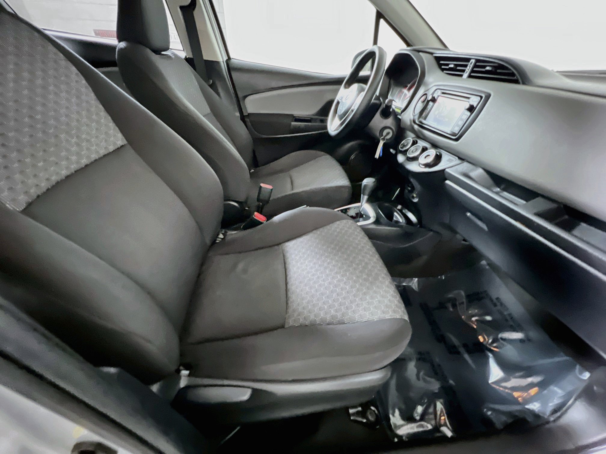 Used 2017 Toyota Yaris L FWD image 29