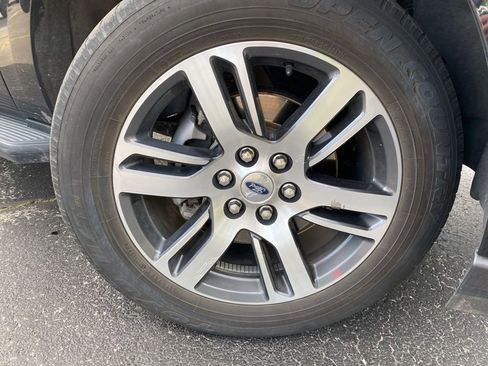 Used 2024 Ford Expedition Max Limited AWD/4WD image 2