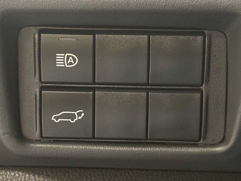 Certified 2025 Toyota Highlander XLE image 17