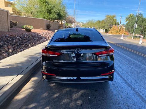 Used 2017 Hyundai Elantra SE image 11