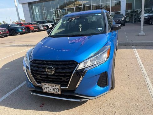 Used 2021 Nissan Kicks S FWD image 3
