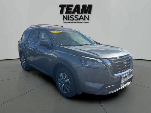 Used 2022 Nissan Pathfinder SL image 1