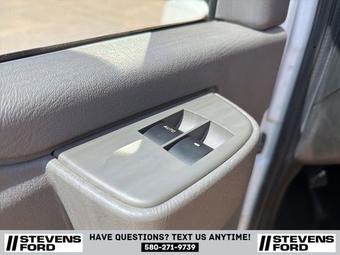 Used 2018 Chevrolet Express 2500 w/ Driver Convenience Package RWD image 20