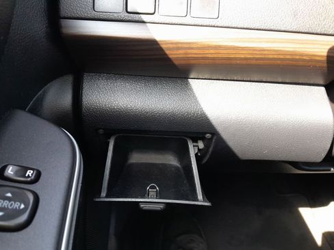 Used 2016 Toyota Camry LE image 16