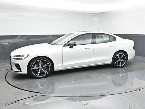 Used 2024 Volvo S60 B5 Ultimate image 4