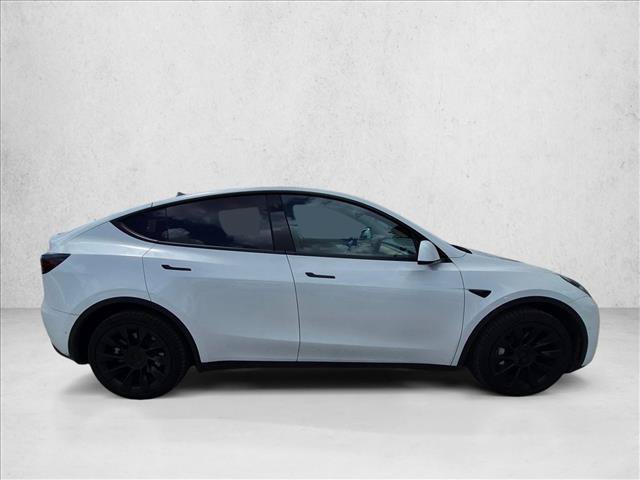 Used 2022 Tesla Model Y Long Range AWD/4WD image 3