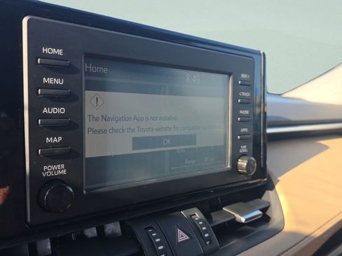 Used 2019 Toyota RAV4 XLE Premium FWD image 19