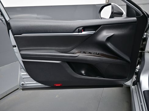 Used 2024 Toyota Camry SE FWD image 9
