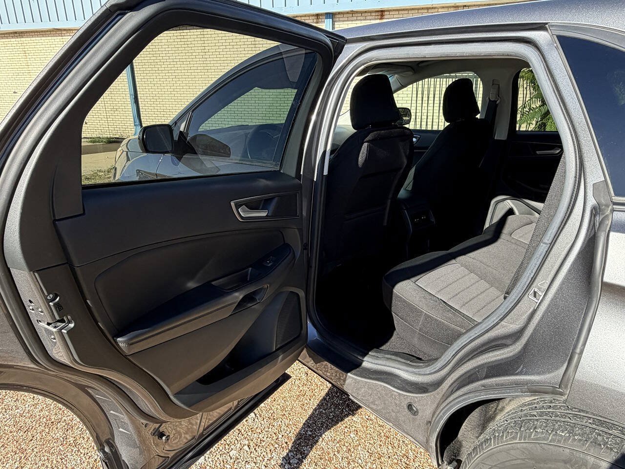 Used 2023 Ford Edge SE w/ Black Appearance Package AWD/4WD image 19