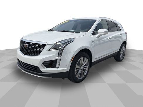 Used 2023 Cadillac XT5 Premium Luxury w/ Technology Package FWD image 2