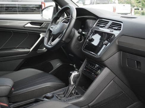 Used 2023 Volkswagen Tiguan SE R-Line AWD/4WD image 35