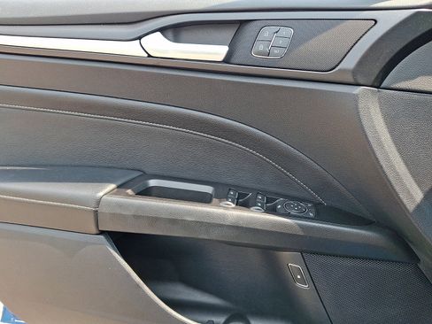 Used 2019 Ford Fusion Energi Titanium FWD image 20