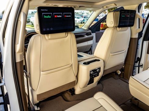 Used 2024 GMC Yukon XL Denali w/ Advanced Technology Package image 34