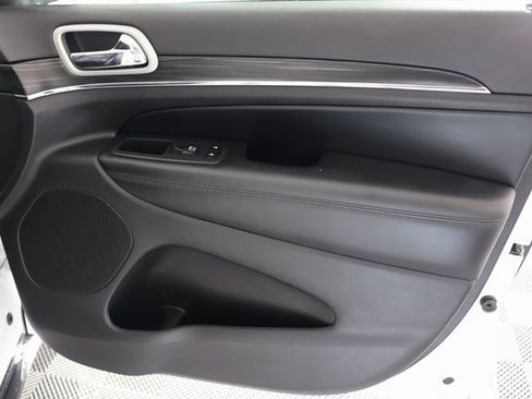 Used 2021 Jeep Grand Cherokee Limited image 28