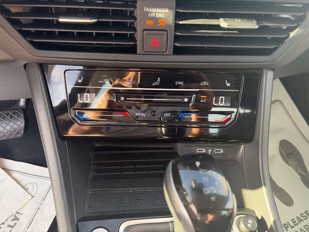 Used 2025 Volkswagen Jetta SE FWD image 24