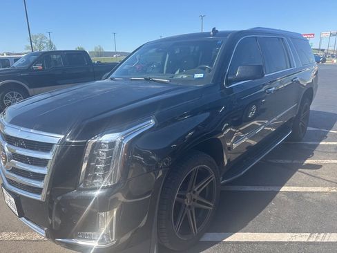 Used 2015 Cadillac Escalade ESV Luxury image 1