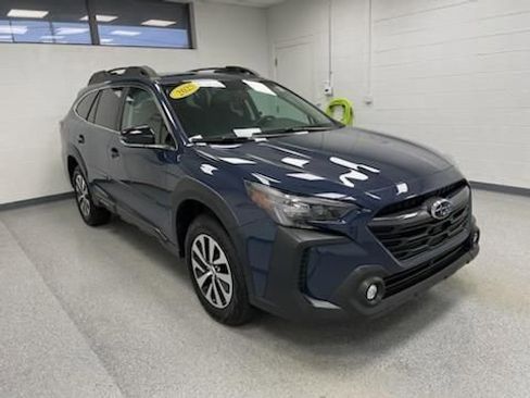 Used 2025 Subaru Outback Premium AWD/4WD image 7