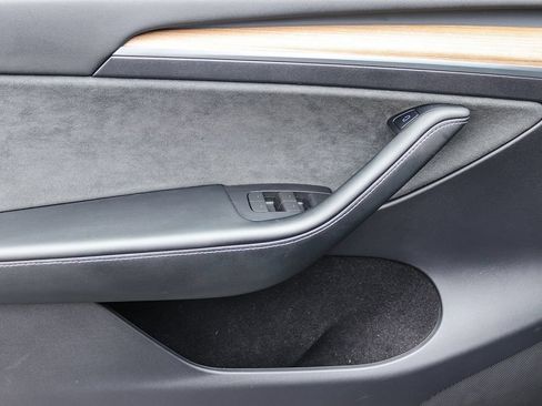 Used 2023 Tesla Model Y AWD image 20