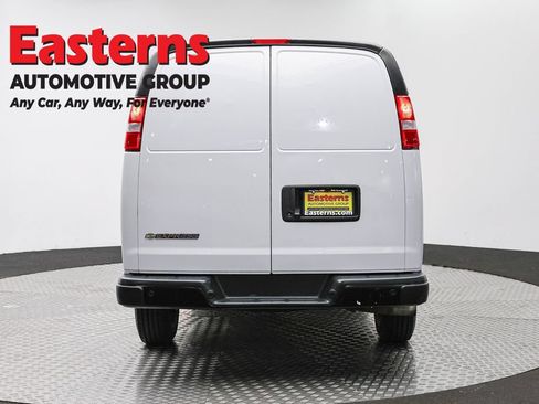 Used 2020 Chevrolet Express 3500 w/ Driver Convenience Package RWD image 6