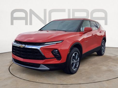 Used 2025 Chevrolet Blazer LT FWD image 9