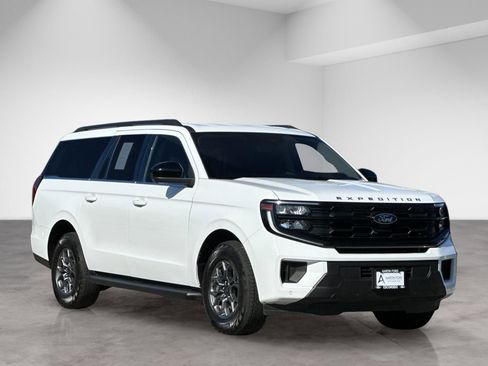 Used 2025 Ford Expedition Max Active AWD/4WD image 8
