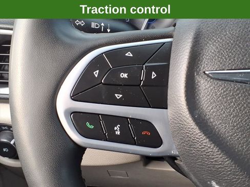 Used 2023 Chrysler Pacifica Touring-L FWD image 29