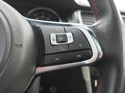 Used 2015 Volkswagen GTI SE FWD image 24