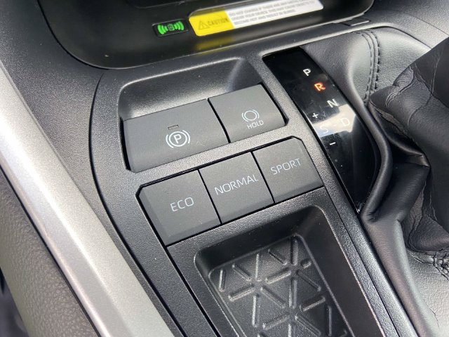 Used 2025 Toyota RAV4 XLE w/ Convenience Package FWD image 30