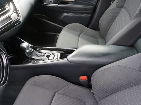 Used 2019 Toyota C-HR XLE FWD image 21